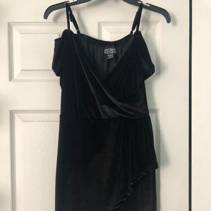Angie Cold shoulder Black Velvet Dress size small